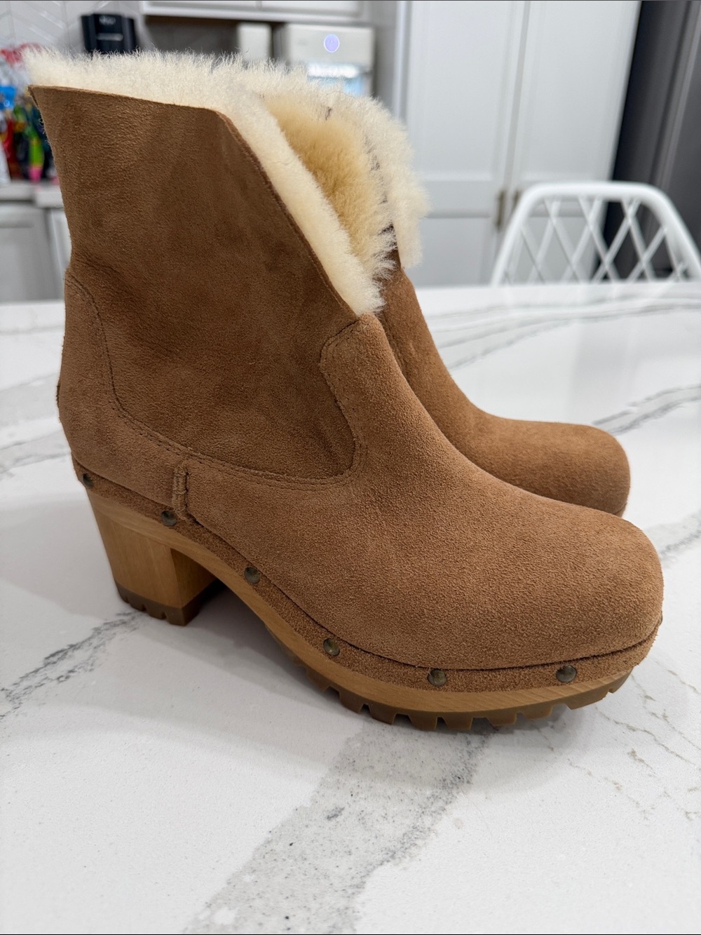 UGG Thebes Women’s Suede Shearling Clog Boot in Chestnut US 6